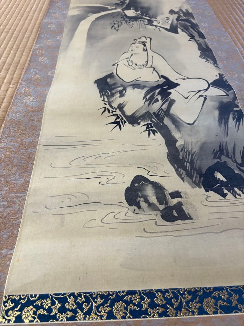 観音様　掛け軸