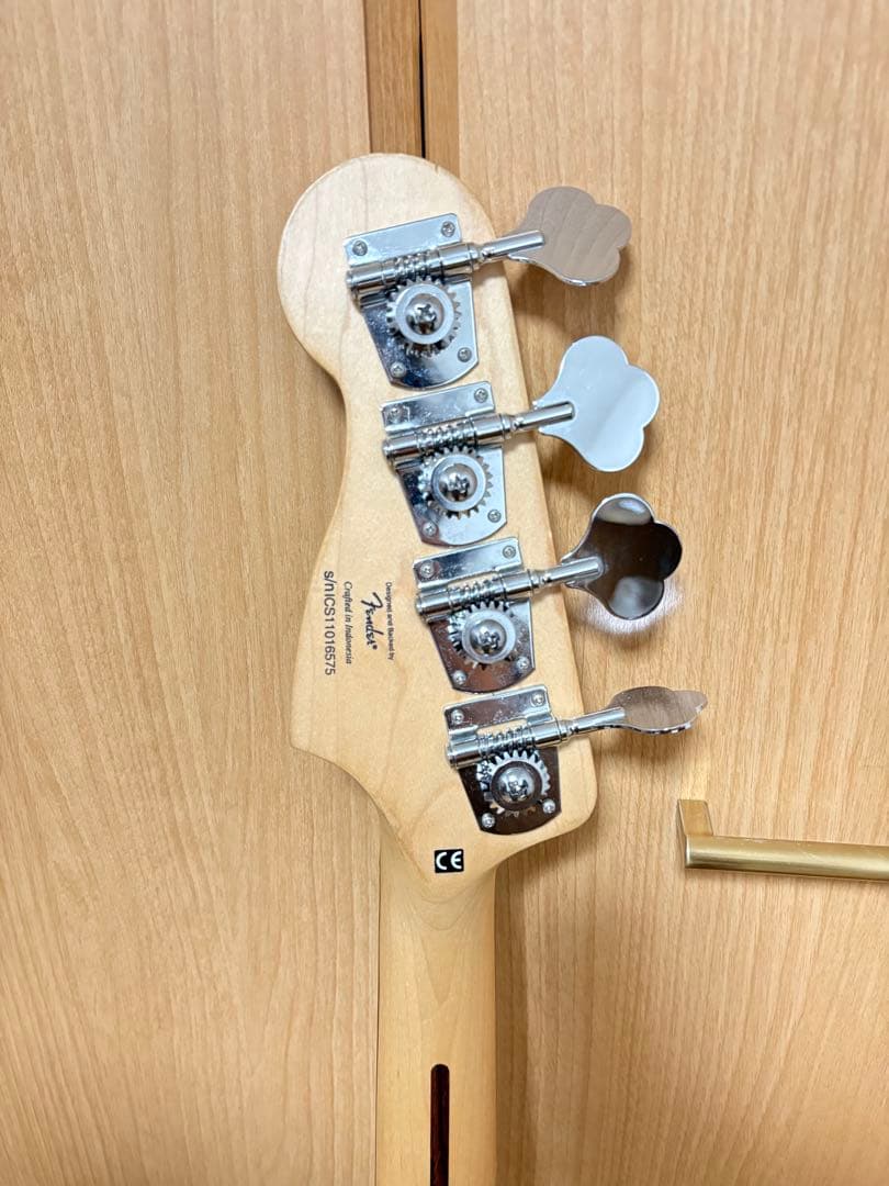 Squier Precision Bass 白　ヘッドフォンアンプ付き