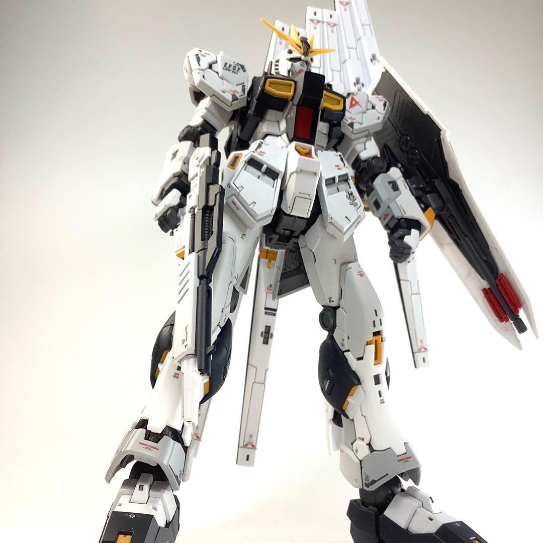 RG RX-93 νガンダム 塗装済完成品