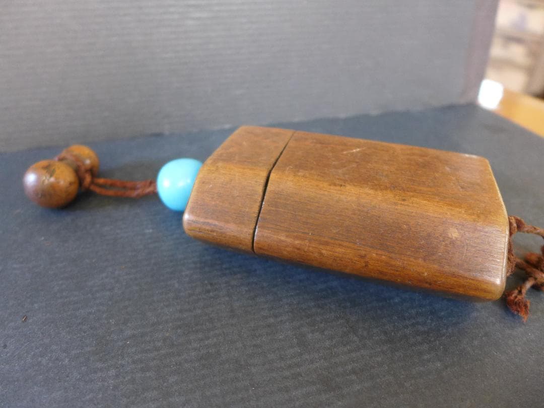 明治大正期頃　 一刀彫 　刻み煙草入　瓢箪根付・水色ガラス緒締め 　提げ物喫煙具