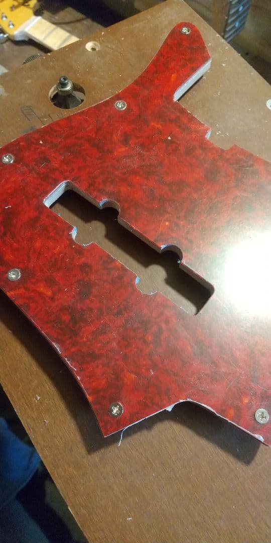 オリジナルピックガード製作  サドウスキー５弦用