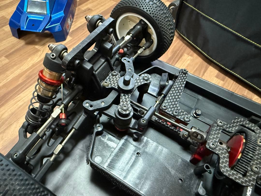 LCRACING製 LC10B5 競技用10/1バギー