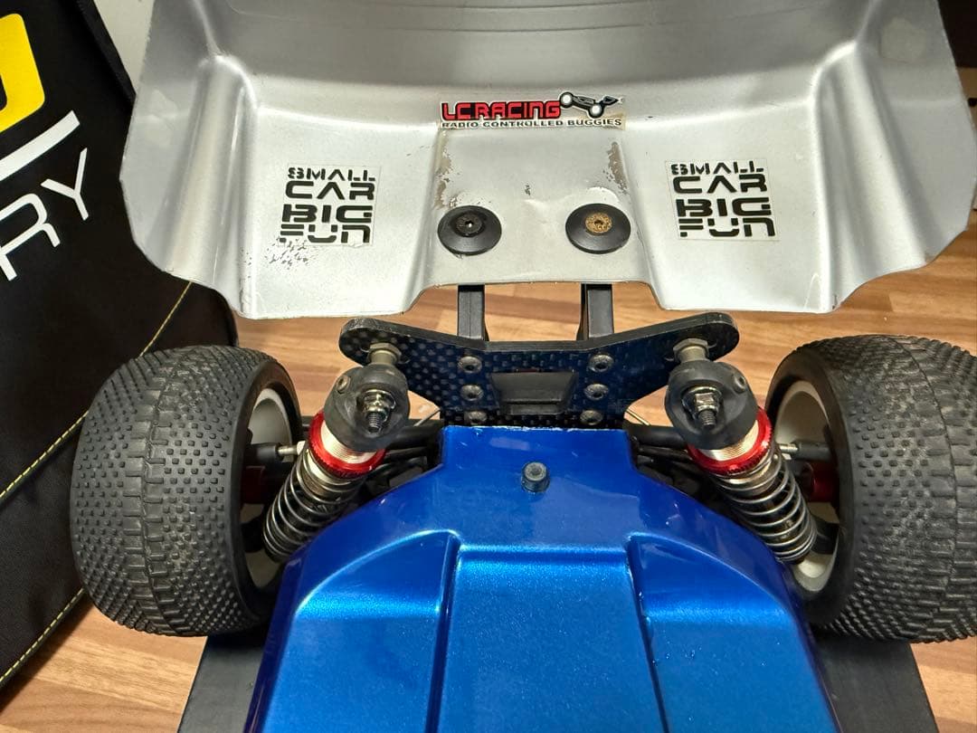 LCRACING製 LC10B5 競技用10/1バギー