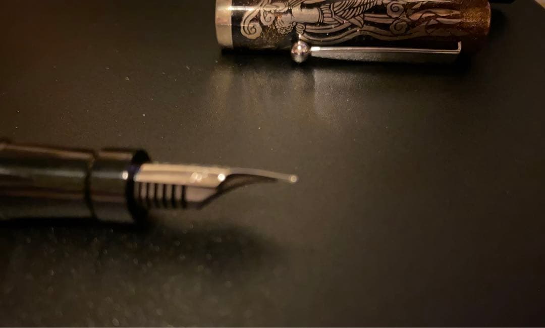 PILOT　85周年限定モデル　飛翔天人　金散研出蒔絵　万年筆　ペン先18Ｋ