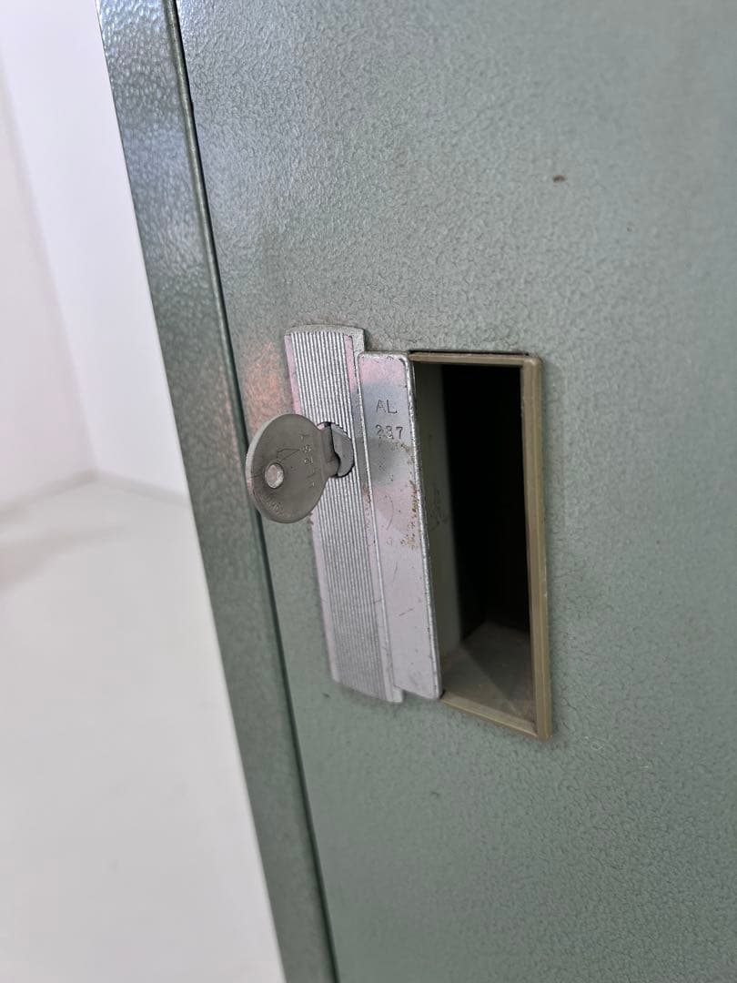 スチールロッカー グレー 鍵付き