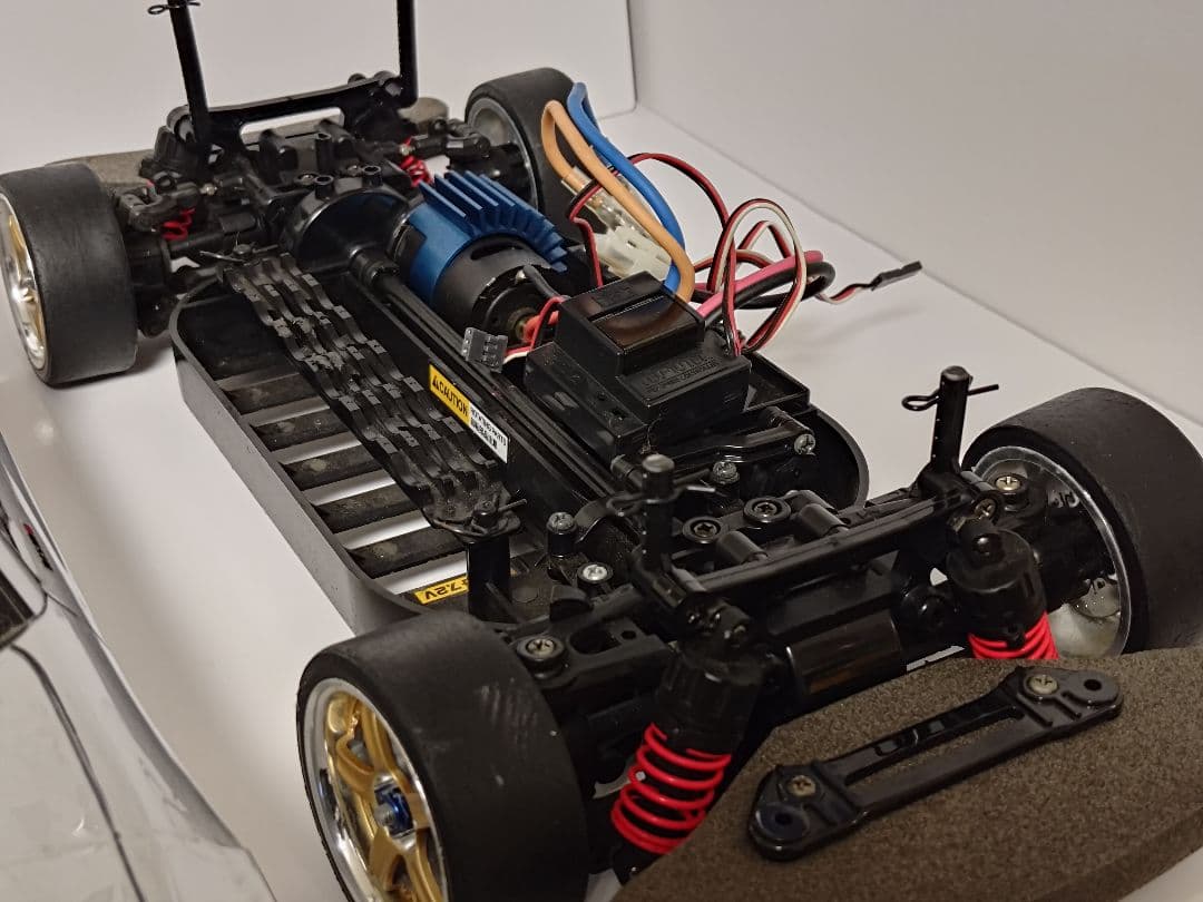 タミヤ　TT-01 メカ、ボディつき