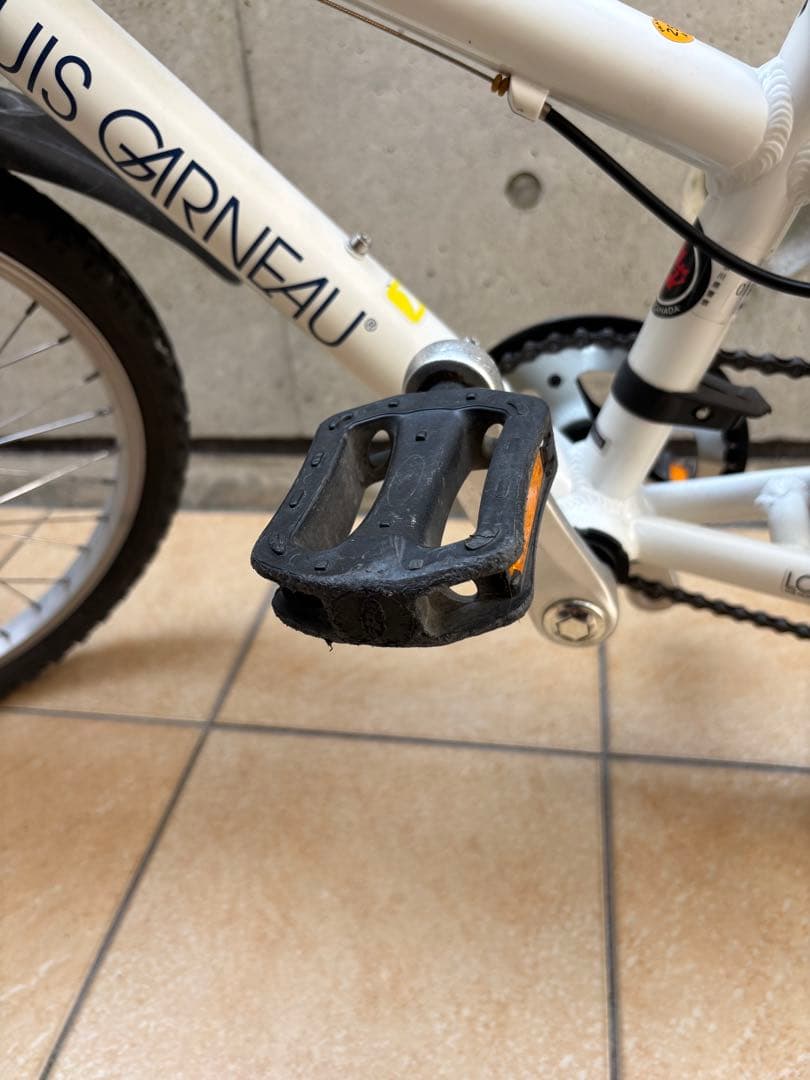 【現地取引可能】LOUIS GARNEAU 20インチ ホワイトLGS-J206