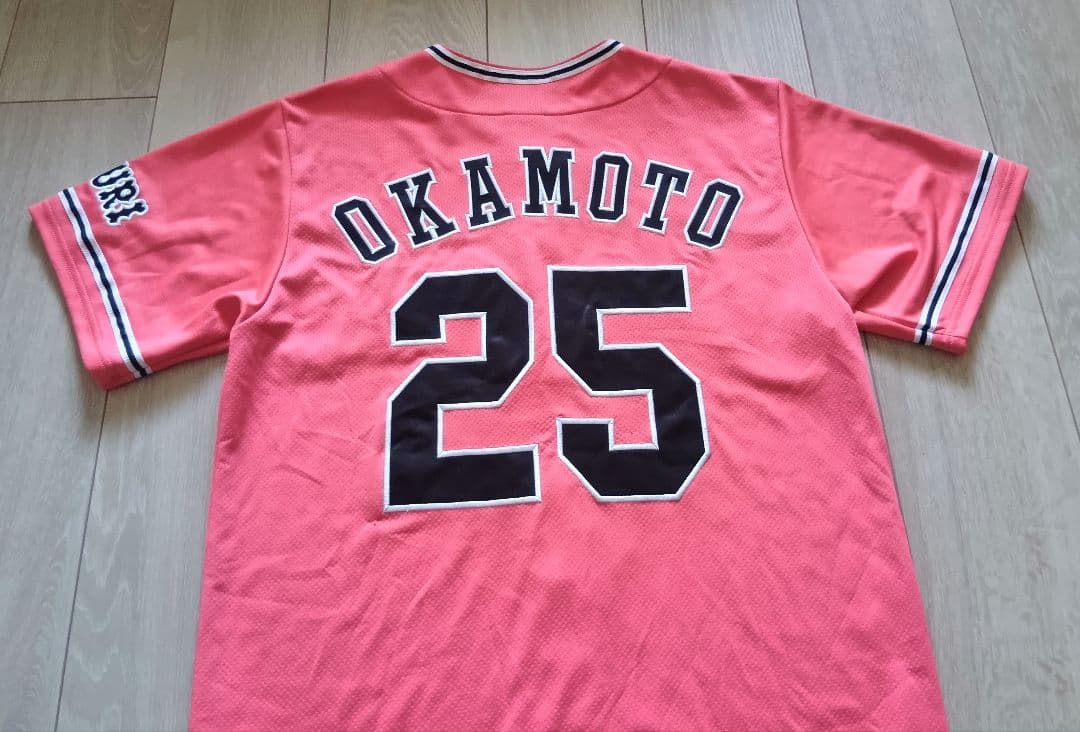 【数量限定】巨人　ジャイアンツ　岡本　ピンク　ユニフォーム　アンダーアーマー　S