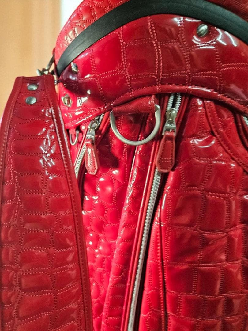 送料無料/展示品未使用　OWL エナメル高級ワニ柄型押しゴルフバッグ レッド