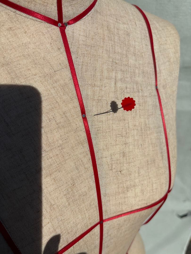 ボディーライン入り　トルソー　マネキン　洋装ソーイング布製スタンド付き針打てます