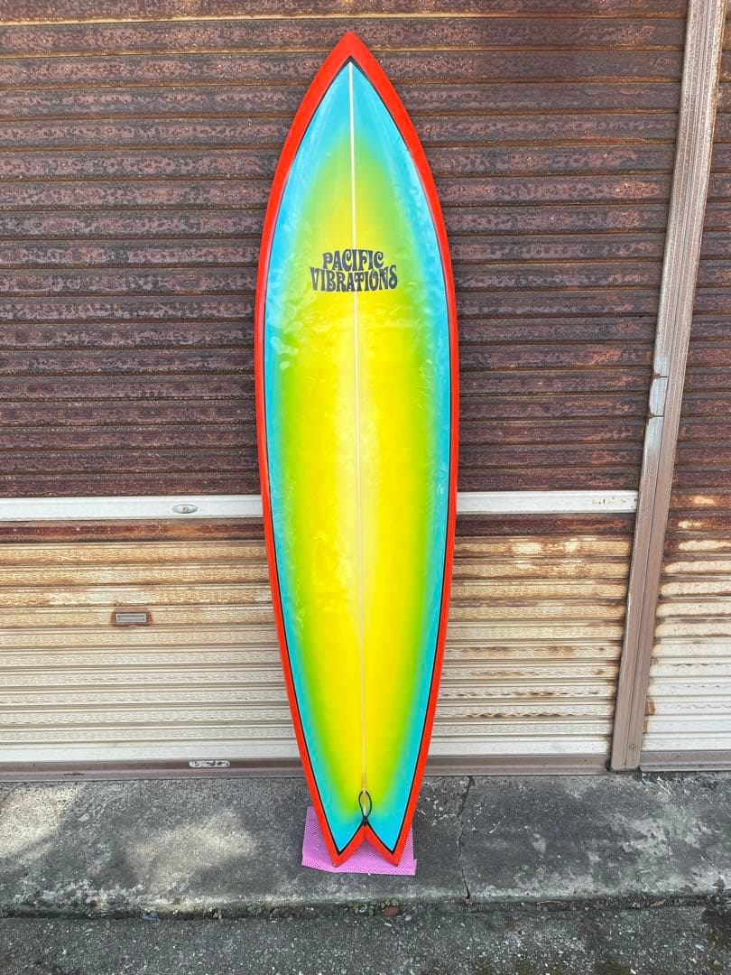 PACIFIC VIBRATIONS サーフボード グラデーション、レトロ、