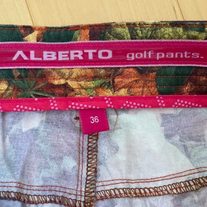 レディースゴルフパンツ　メープルプリント　新品未使用　アルベルト