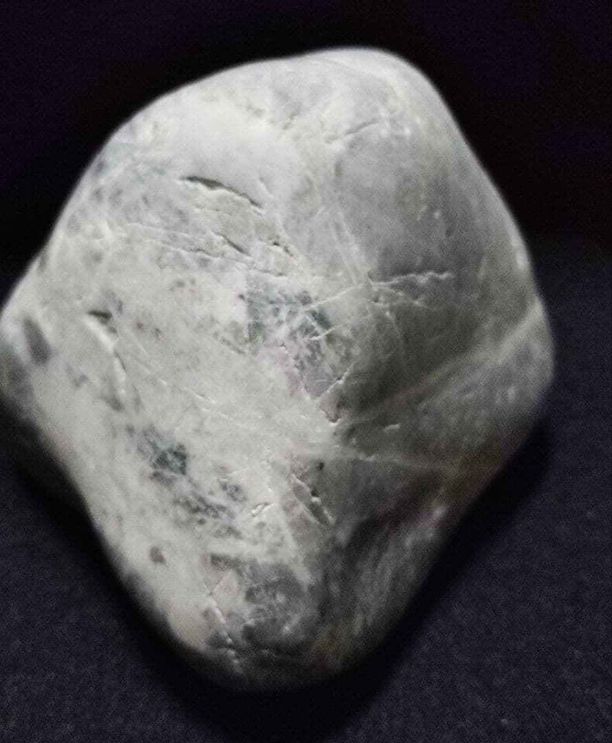 ★翡翠原石★糸魚川翡翠【海石青系・バレル573ｇ】