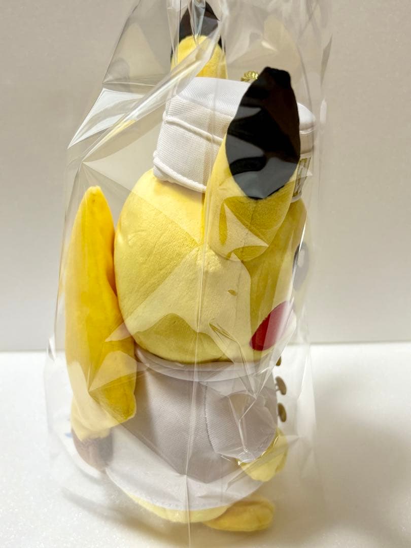 新品未使用　紙タグ付き　ピカチュウ ぬいぐるみ ペニンシュラ　ポケモン