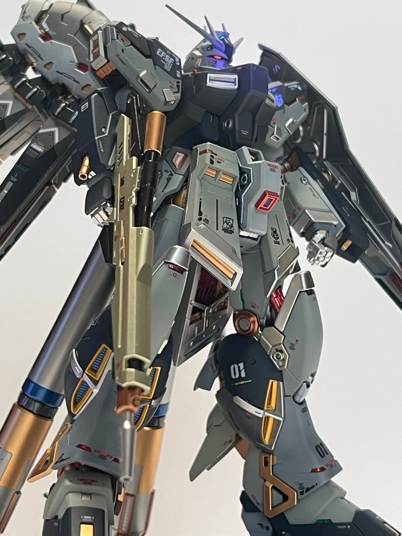 ガンプラ RG 1/144 Hi-νガンダム 塗装完成品
