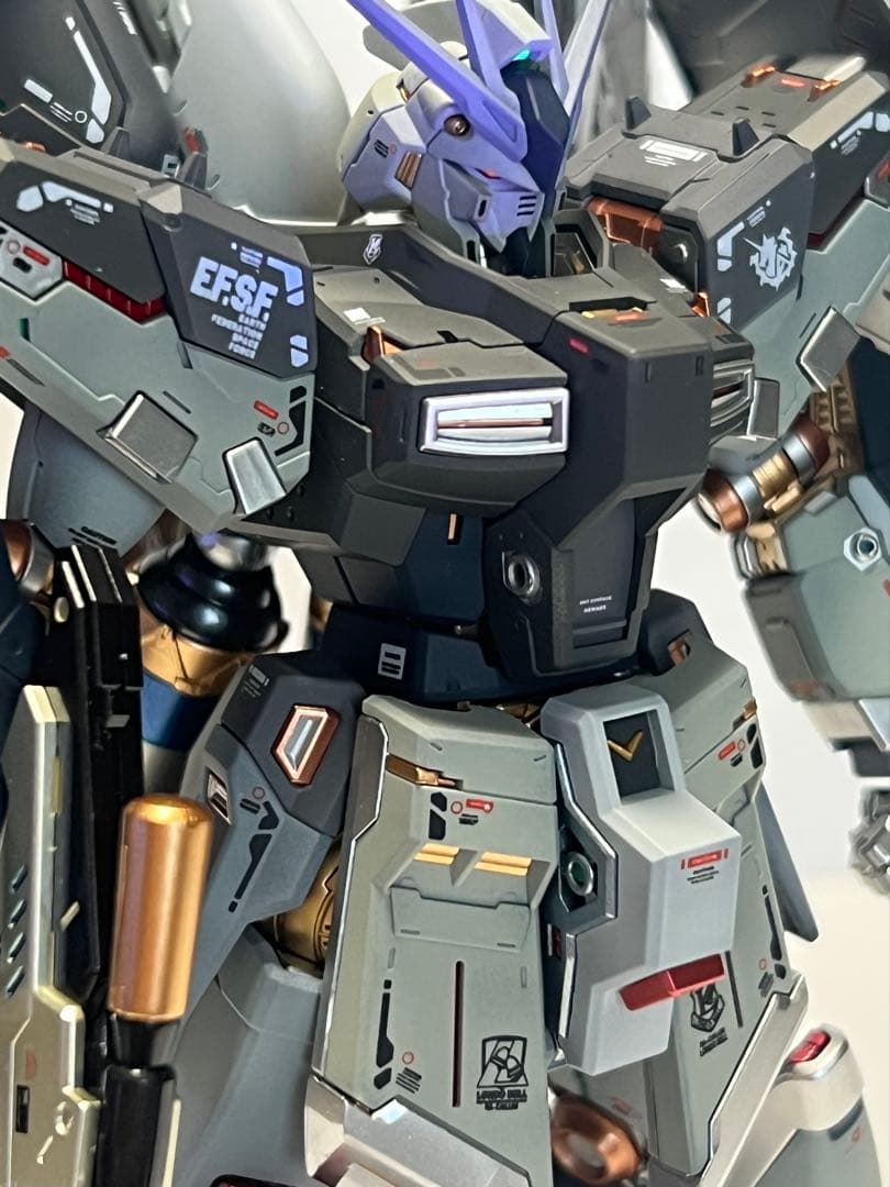 ガンプラ RG 1/144 Hi-νガンダム 塗装完成品