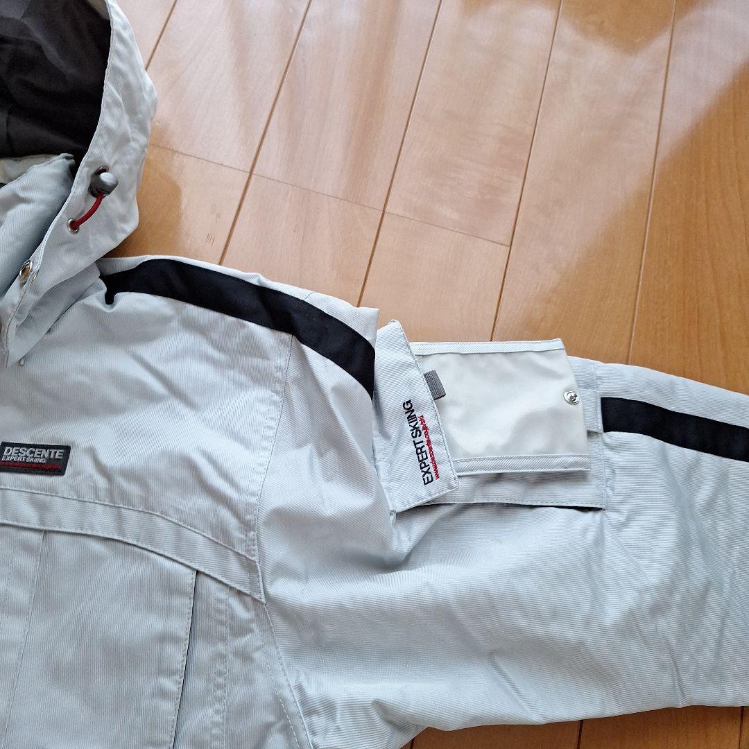 デサントDESCENTE　スノボーウエア　スキーウエア　上下メンズＬ