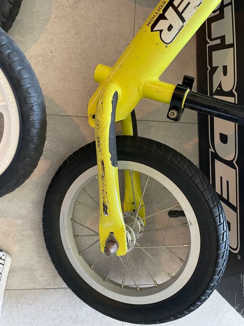 STRIDER 限定モデル　バランスバイク イエロー スペアタイヤ付