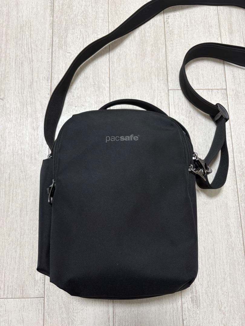 pacsafe パックセーフ ショルダーバッグ
