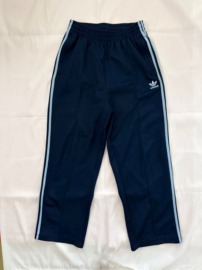 adidas バギーフィット ファイヤーバードトラックパンツ