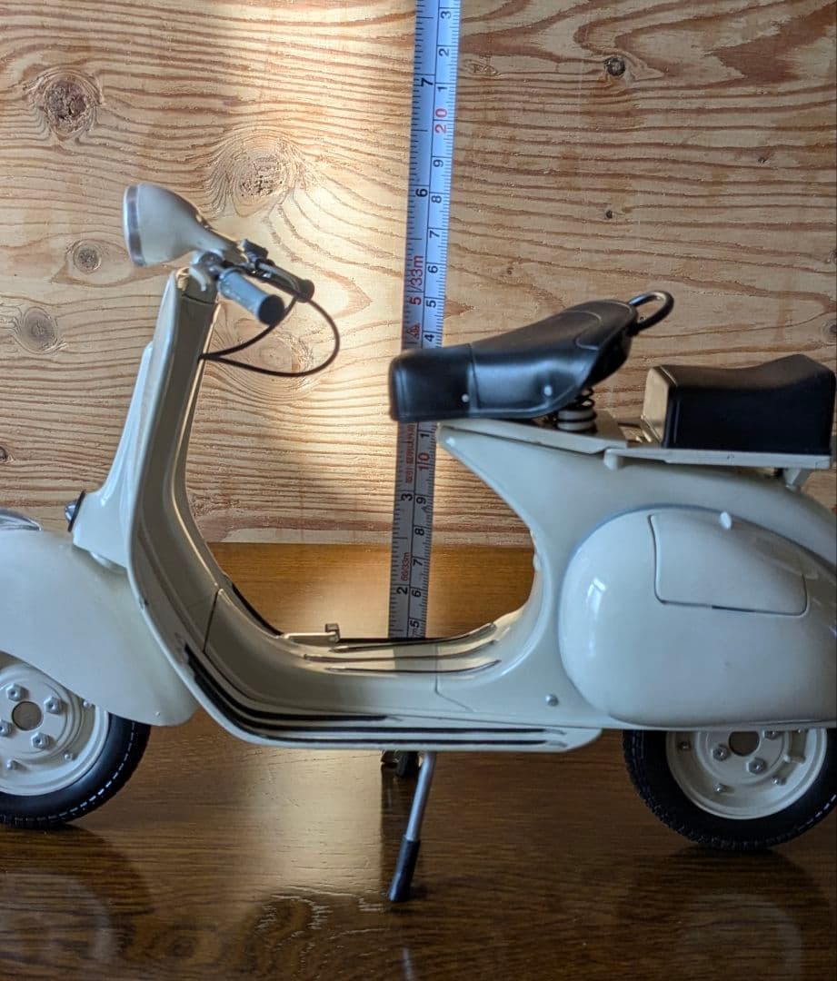 Vespa 1:6 ダイキャストモデル ホワイト