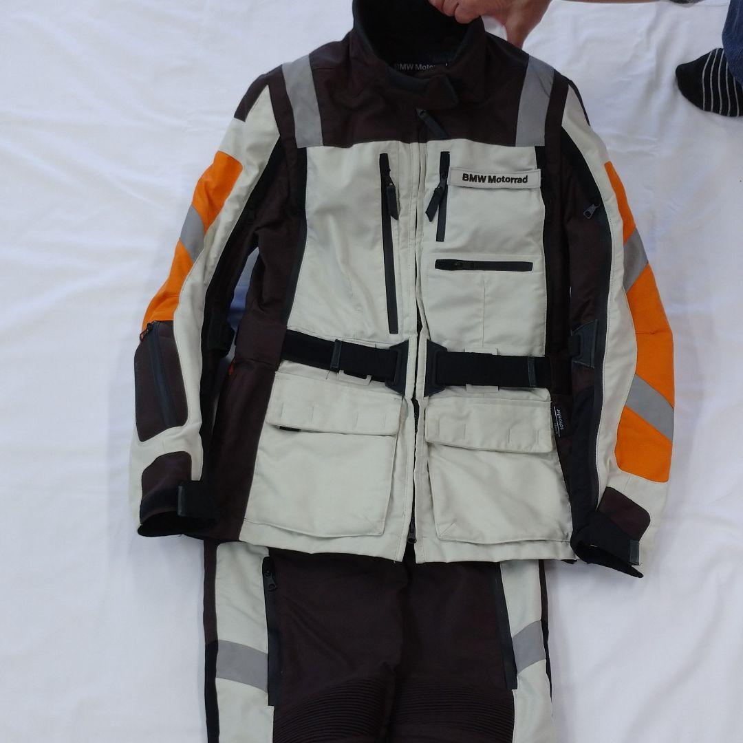 ライダースーツ