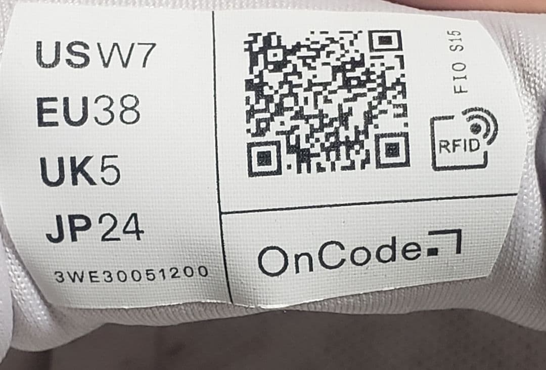 未使用Cloudsurfer Next　24.0cm