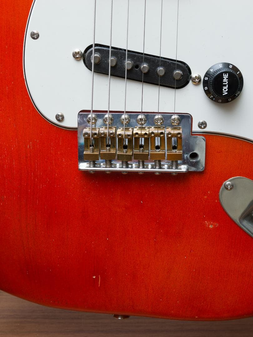 フェルナンデス ストラトキャスターモデル 石ロゴ期　セイモアピックアップ搭載