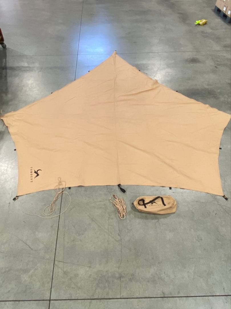 ふっしゅ　TOMOUNT ワンポールテント　➕　タープのセット