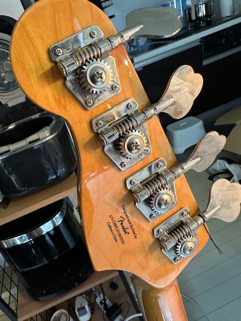 Fender Squier PBassアイボリー 4弦エレキベース