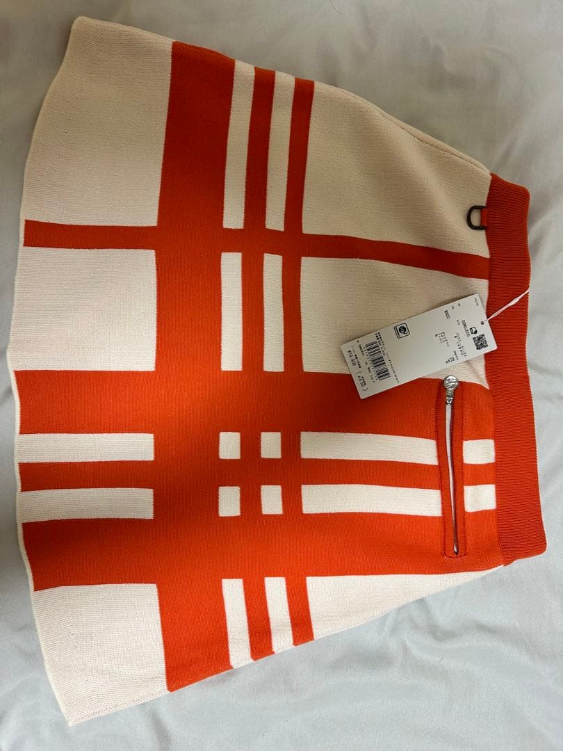 オレンジとクリームの幾何学模様スカート