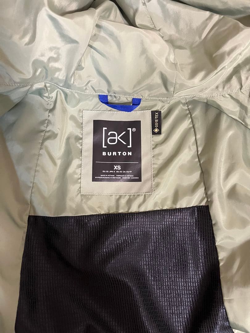 Burton ak スノーボードウェアー 中古品になります。　使用回数　3回