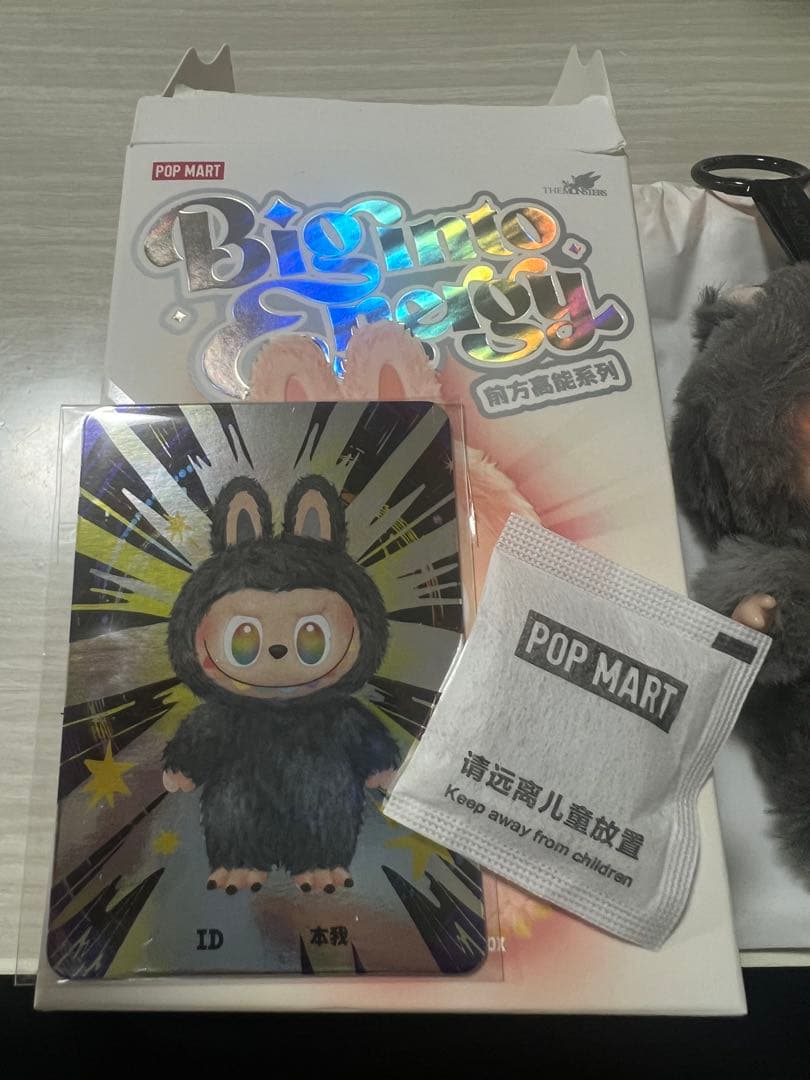 2点(内容シークレット1点、イヤフォンケース2点) ピースフラワー1106