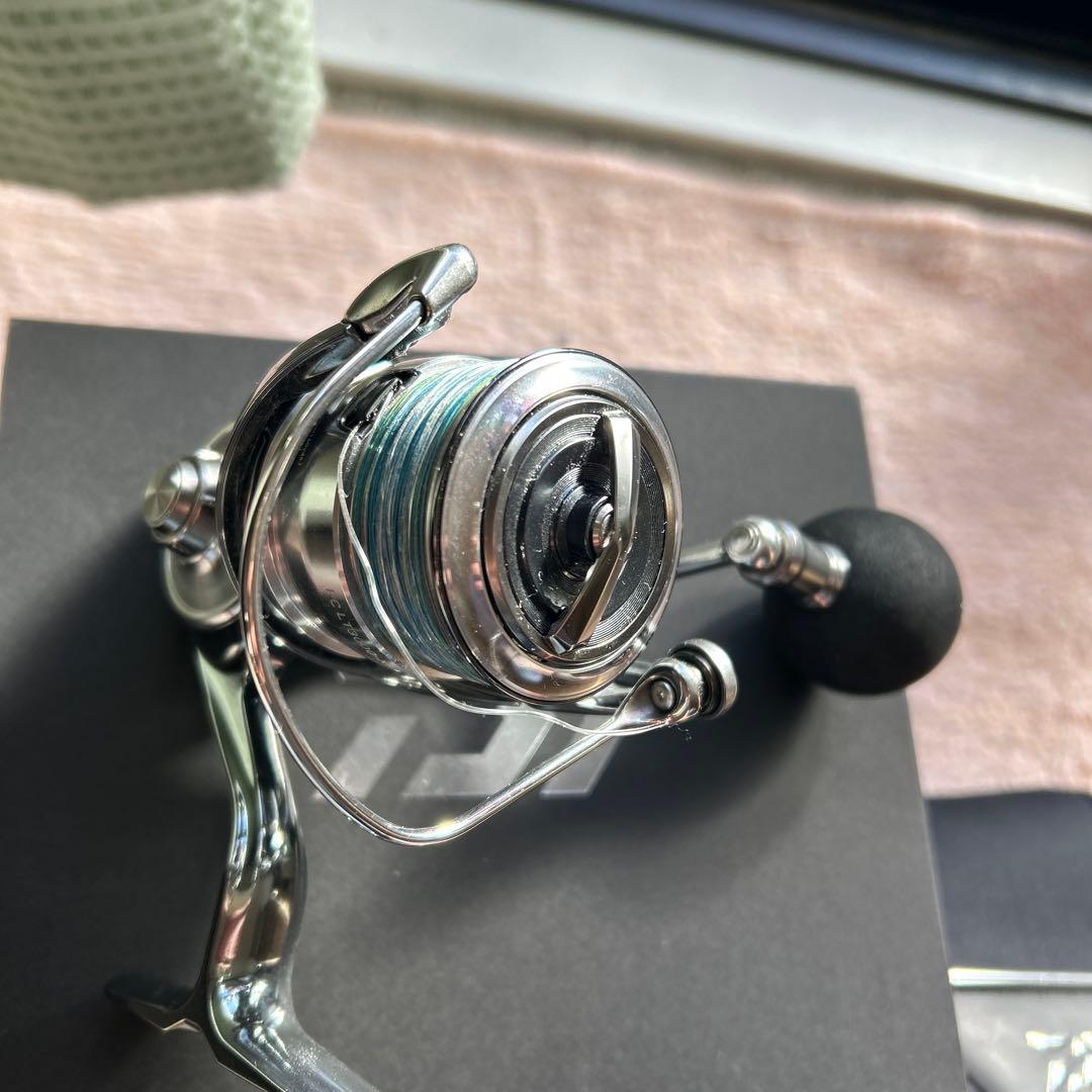 22 イグジスト　ダイワ　EXIST PC LT3000XH ラウンドノブ付き