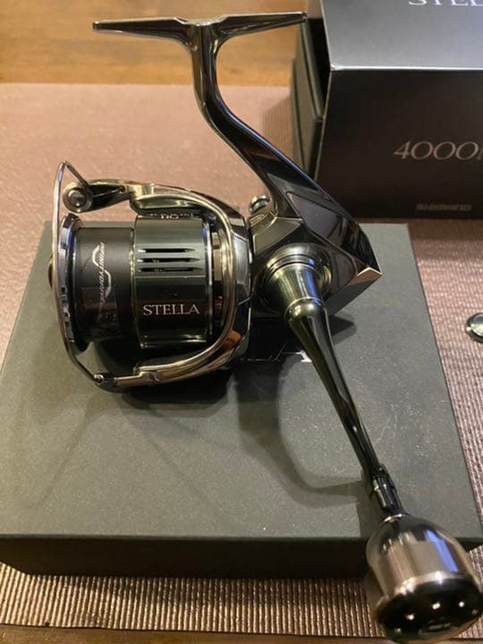 未使用22ステラ4000MHG カスタムハンドルノブ付きリールスタンド付き