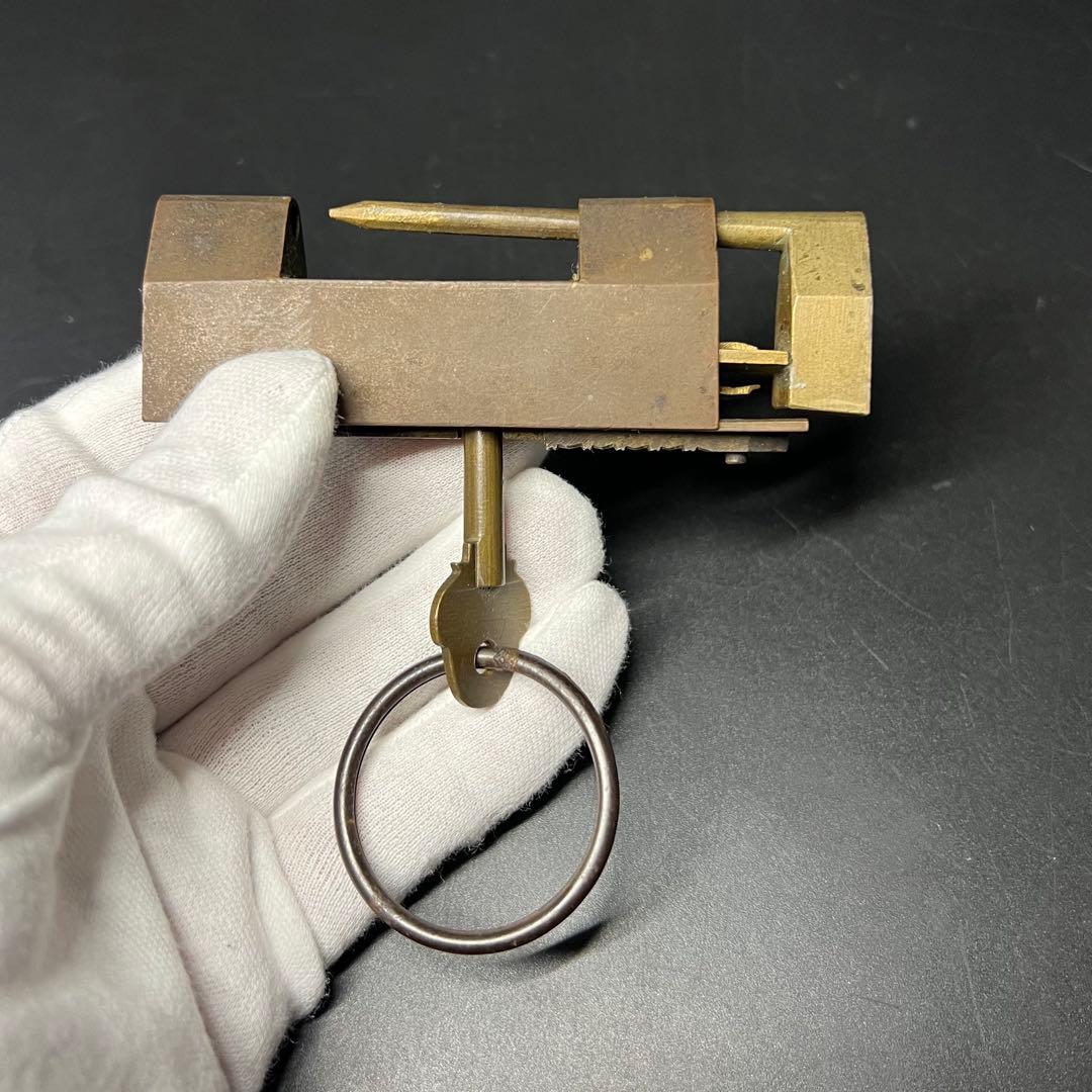 ◎古道具 庵々◎清末〜民国期 真鍮製カラクリ錠前 剣文様 ビットキー付◎珍品中国