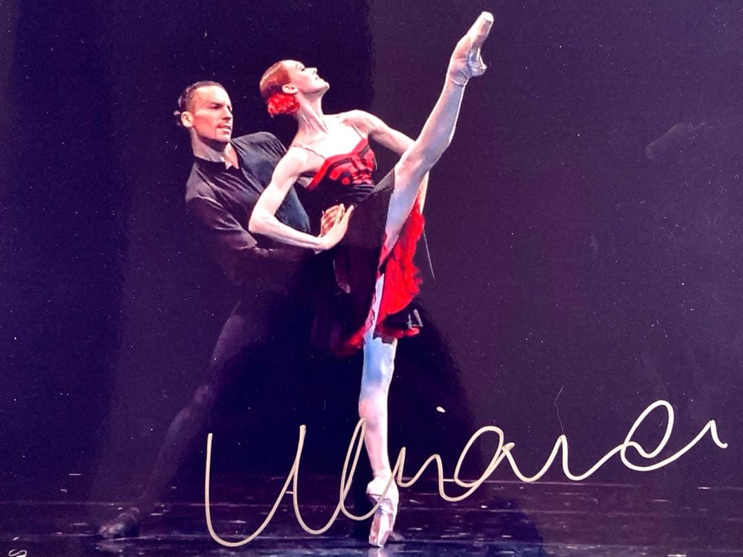 ウリヤナ・ロパートキナ直筆サイン入り超大型写真…