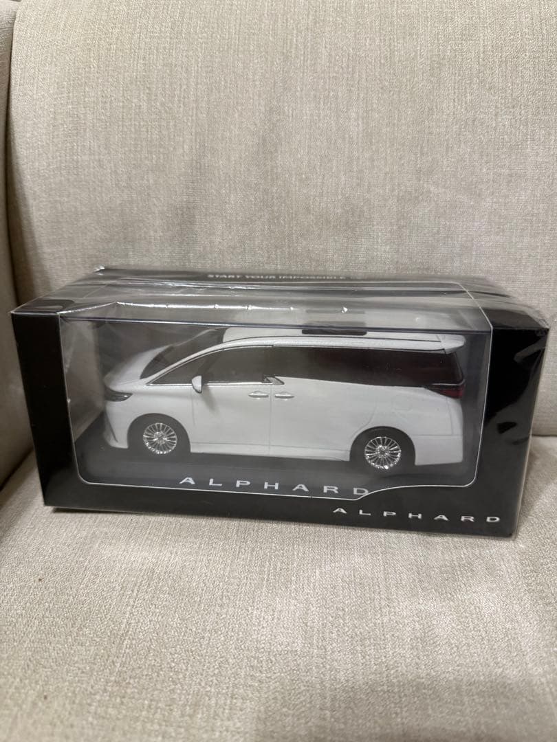トヨタ40アルファード　ミニカー　非売品
