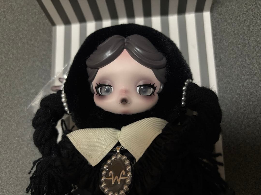 POPMART SKULLPANDA × Wednesday（クラシックドレス)