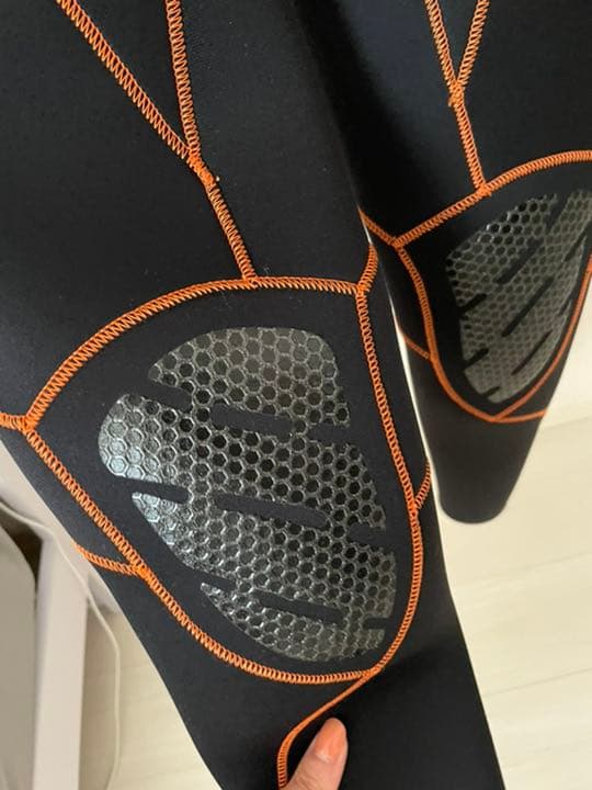 ウェットスーツ　新品未使用