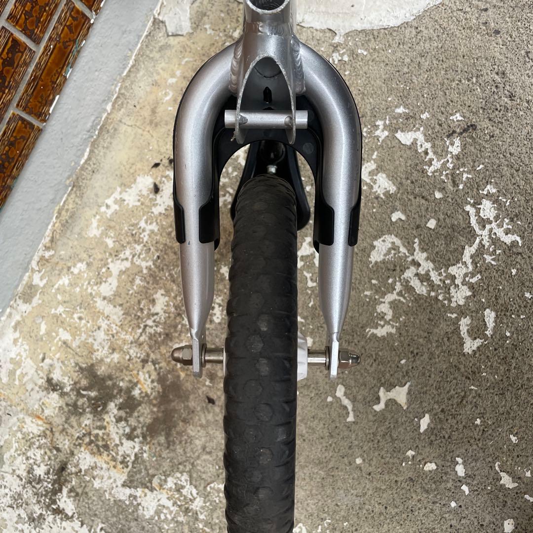 中古　STRIDER PROバランスバイク 12インチ シルバー　軽量！