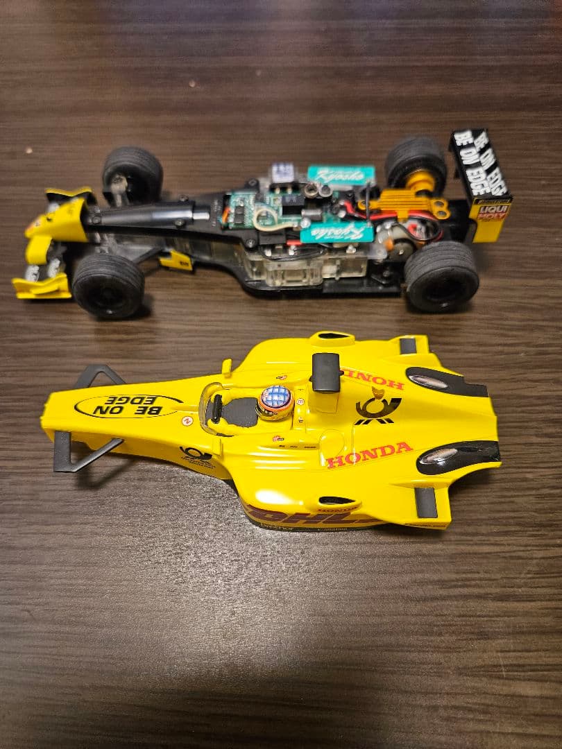 希少 販売終了佐藤琢磨モデル 京商ミニッツF1 シャーシ&ボディセット