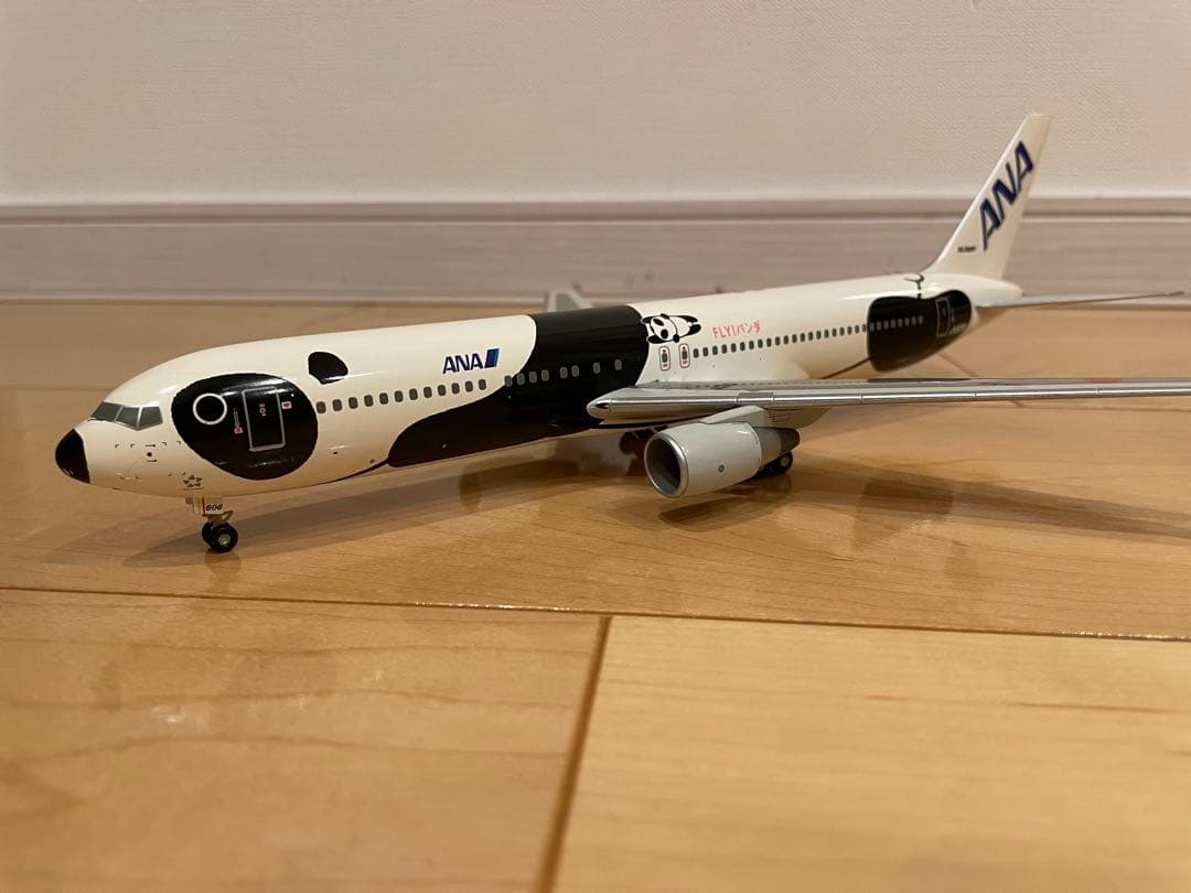ANA ボーイング767-300ER 特別塗装モデル 1/200