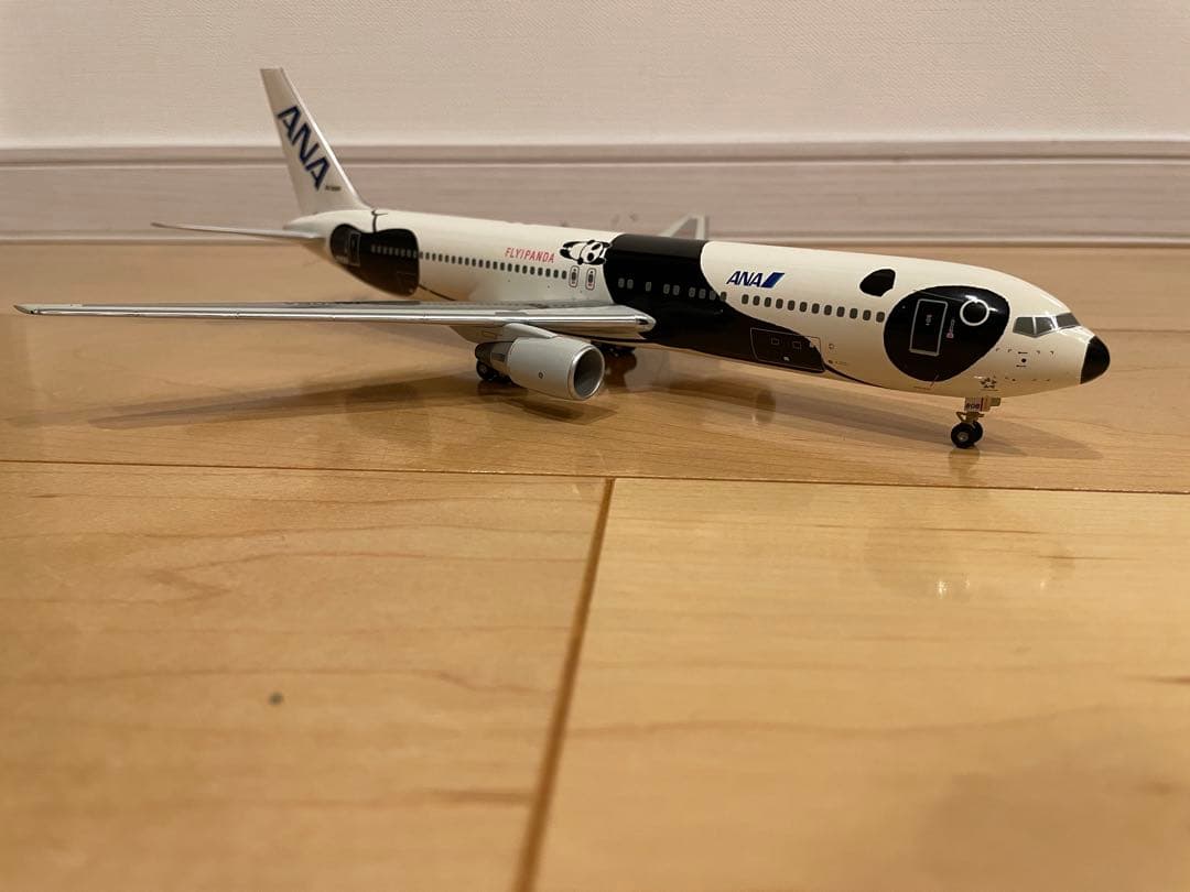ANA ボーイング767-300ER 特別塗装モデル 1/200