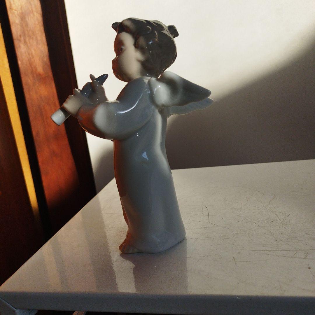 フル―トお吹く天使。