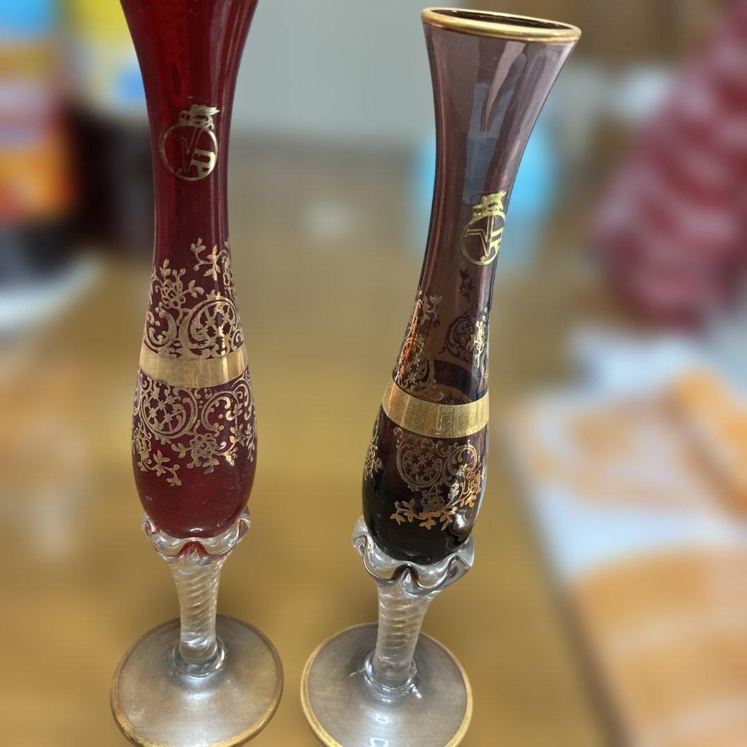 エレガントな赤黒一輪挿しふたつセット