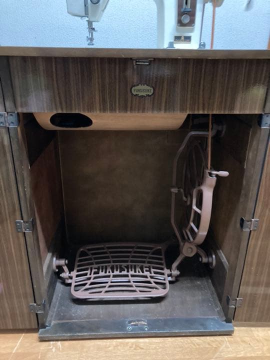 足踏み式　ミシン