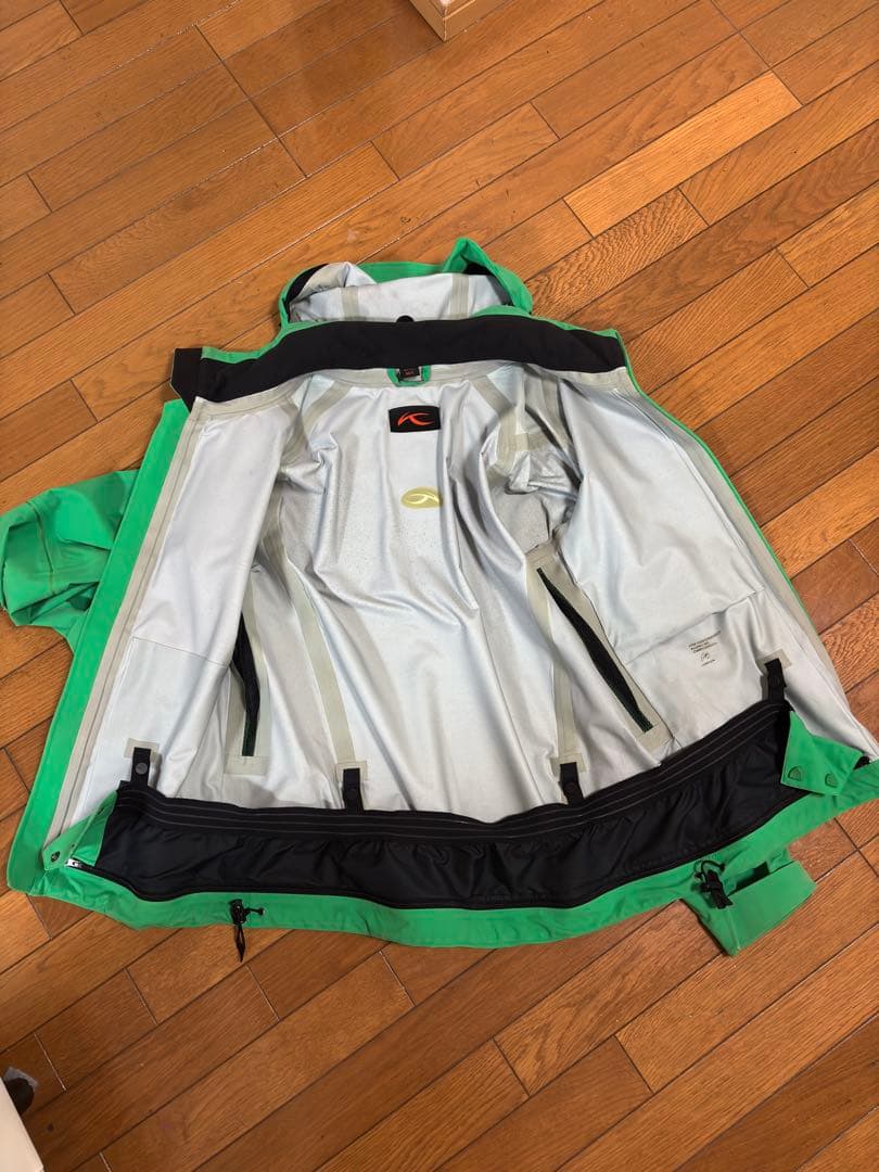 チユースKJUS　スキーウェア