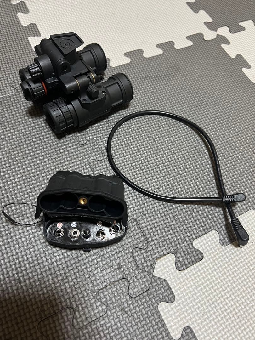 PVS-31 デジタルナイトビジョン 実動 IR 四角画面タイプ