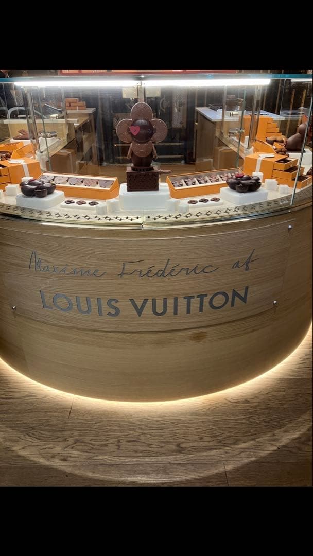 【パリ限定】ルイヴィトン チョコ アソート　限定品 バレンタイン　ショッパー付き